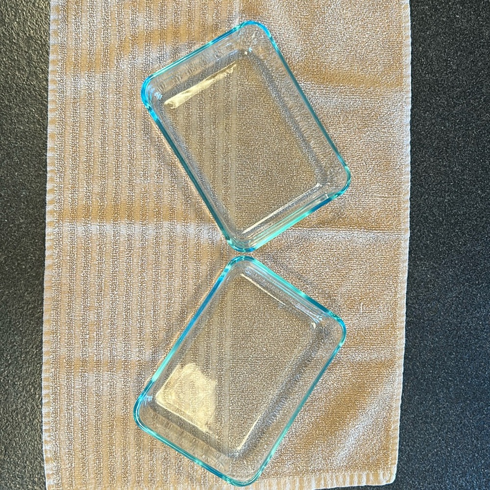 Pyrex 3 cup baking dishes